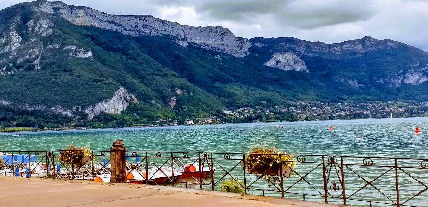 Place Lake Annecy