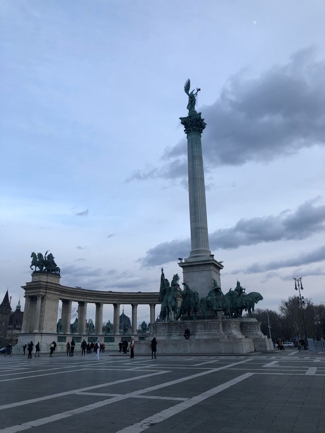 Lugar Plaza de los Héroes