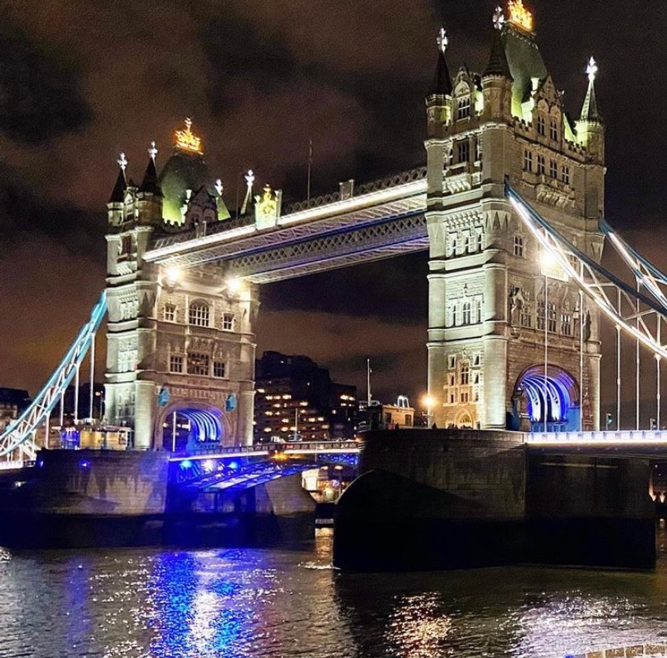 Place Tower Bridge
