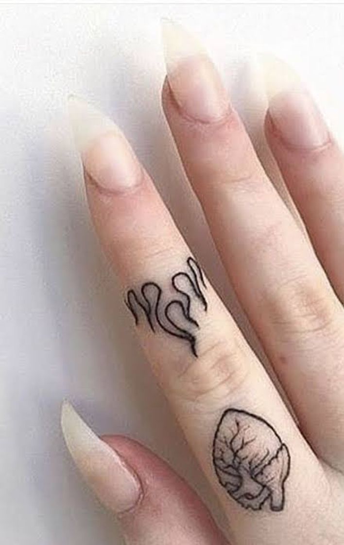 Moda Tatuagem na mão 