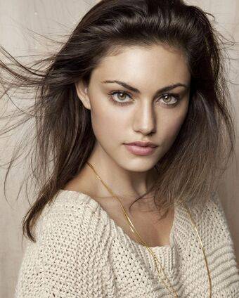 Moda Phoebe Tonkin