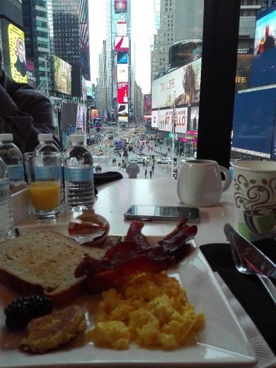 Restaurants R Lounge at Two Times Square