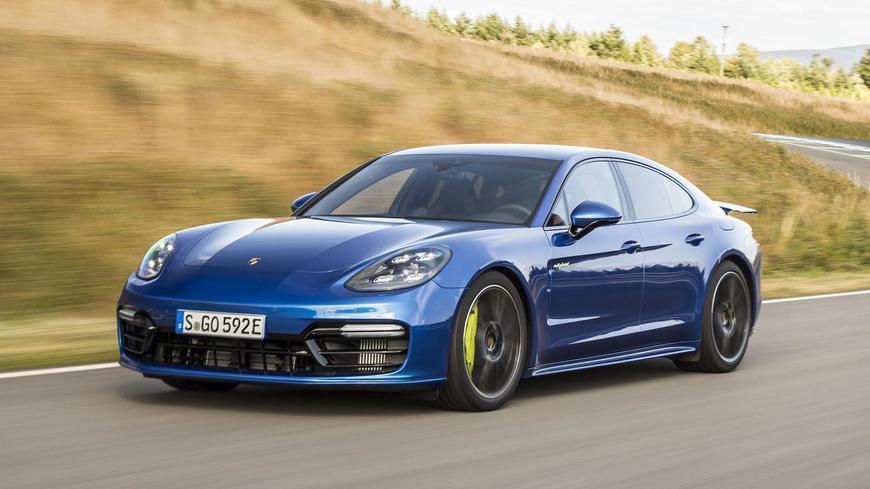 Social Porsche Panamera Turbo