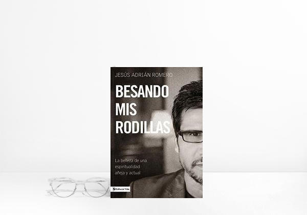 Livro Besando mis rodillas