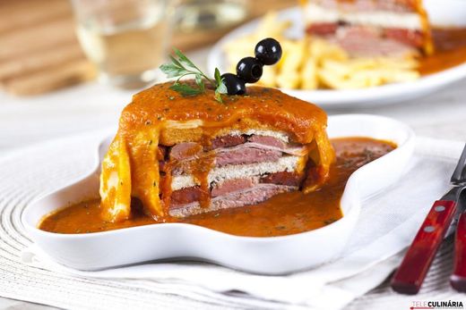 Francesinha à moda do Porto