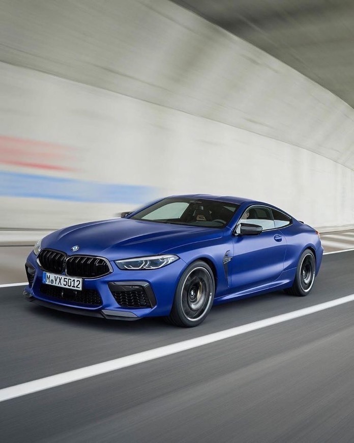 Social BMW M8