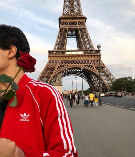 Paris, rosas e o crush. tem algo melhor?