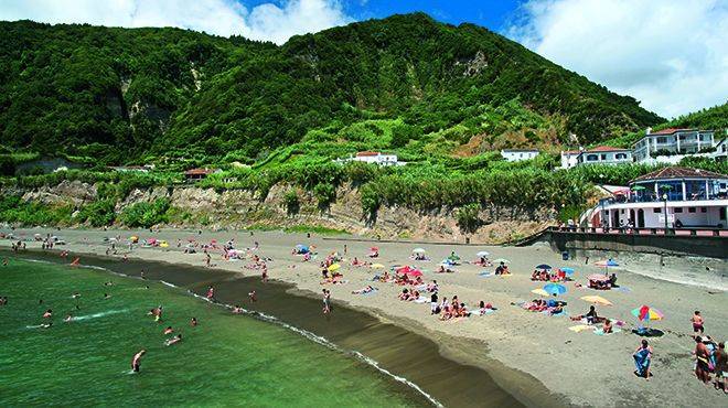 Praia da Ribeira Quente 🏖