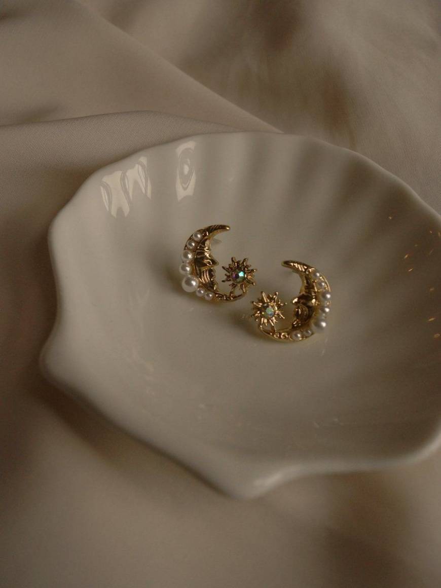 Social moon earrings 