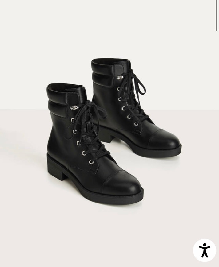 Botins rasos com cordões