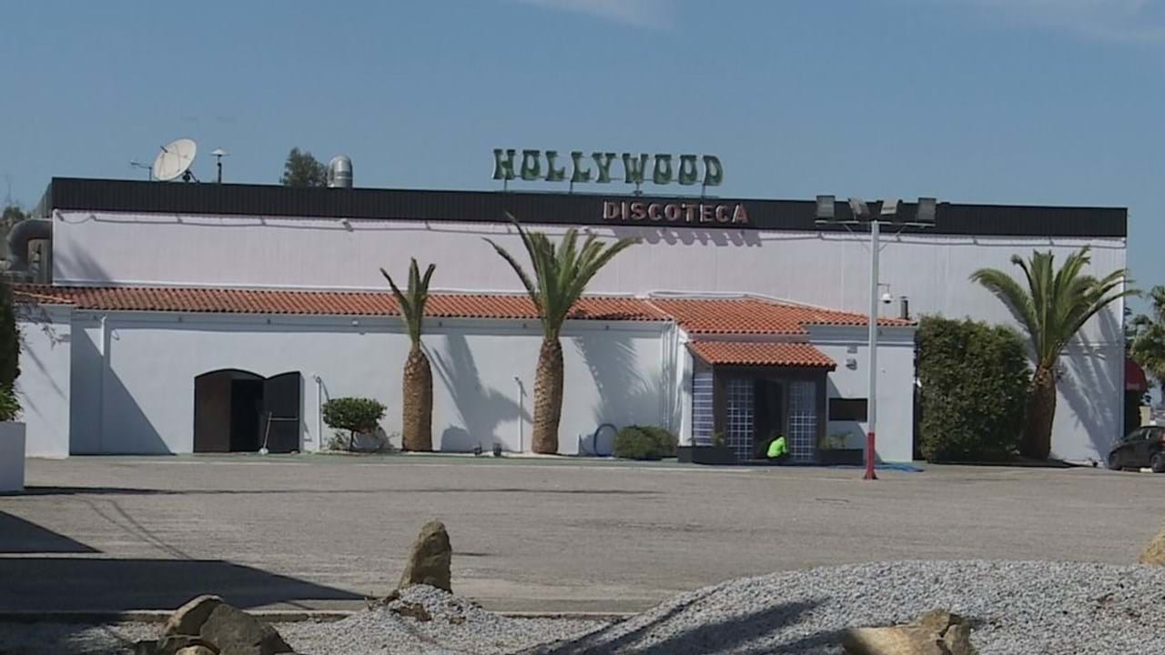 Lugar Discoteca Hollywood - Sá & Costa, Lda