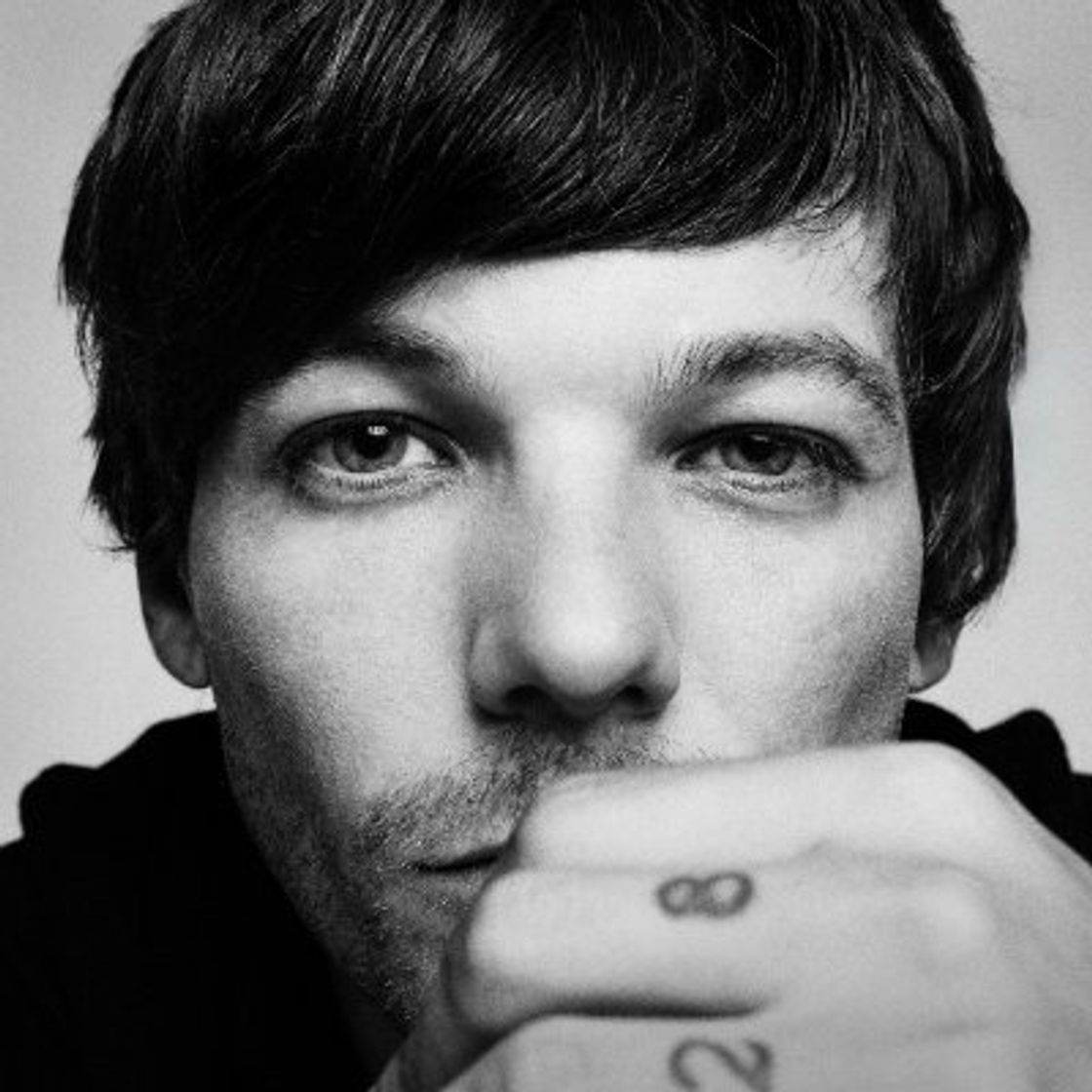 Social Louis Tomlinson 