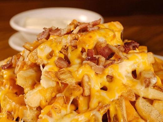 Batatas com queijo e bacon 