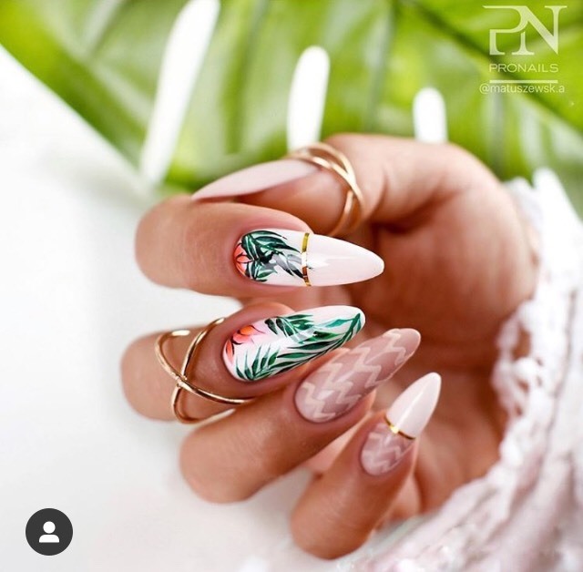 Moda Floral Nails 