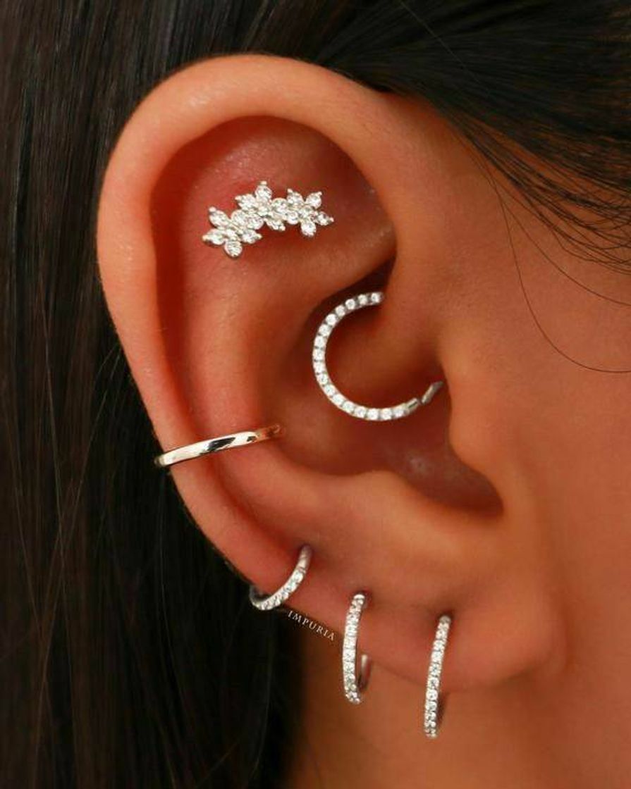 Moda Piercings na orelha.