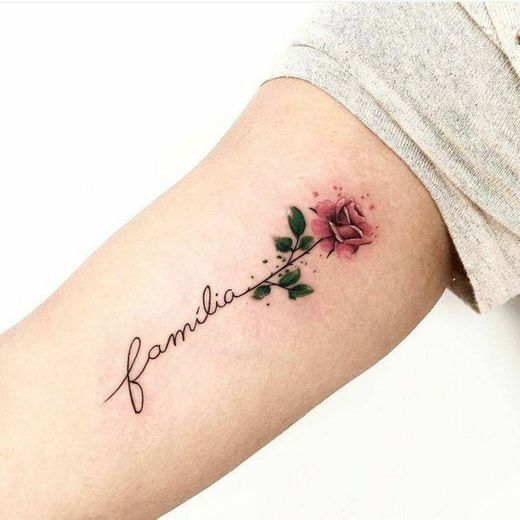 Tatuaje femenino en el brazo