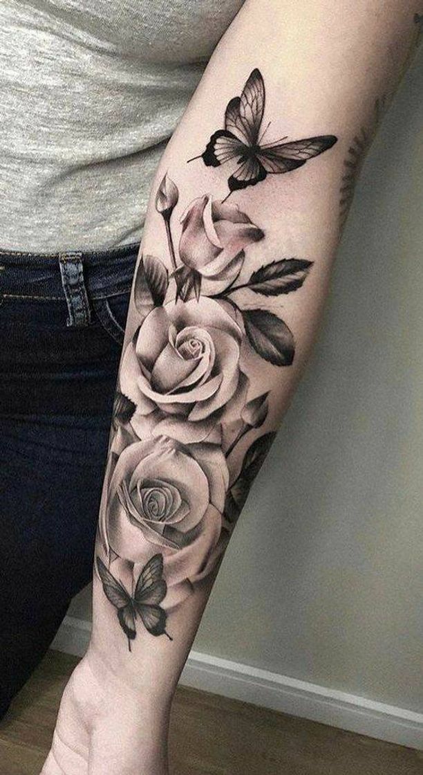 Fashion Tatuaje femenino en el antebrazo