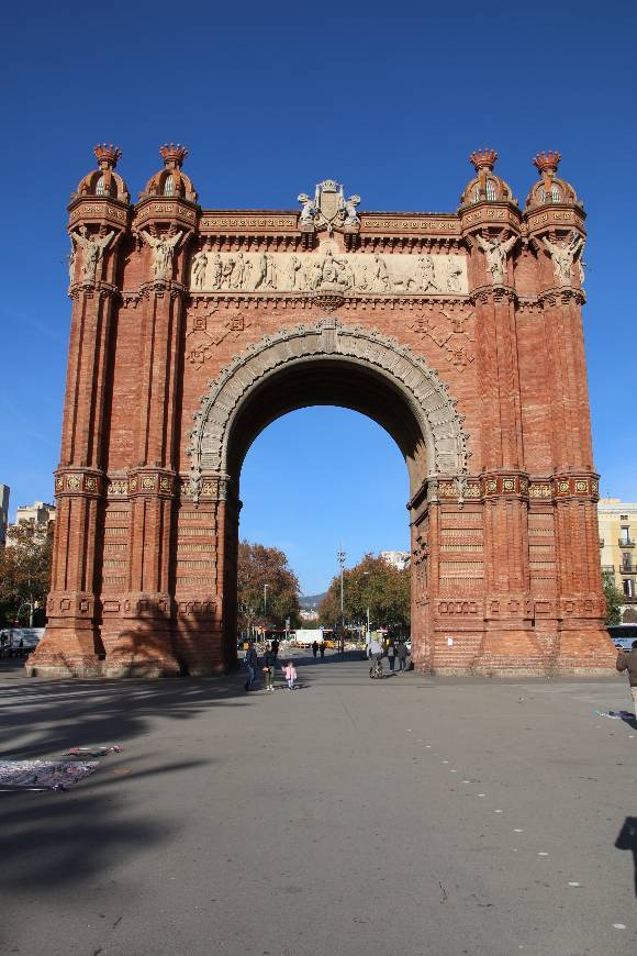 Place Arc de Triomf