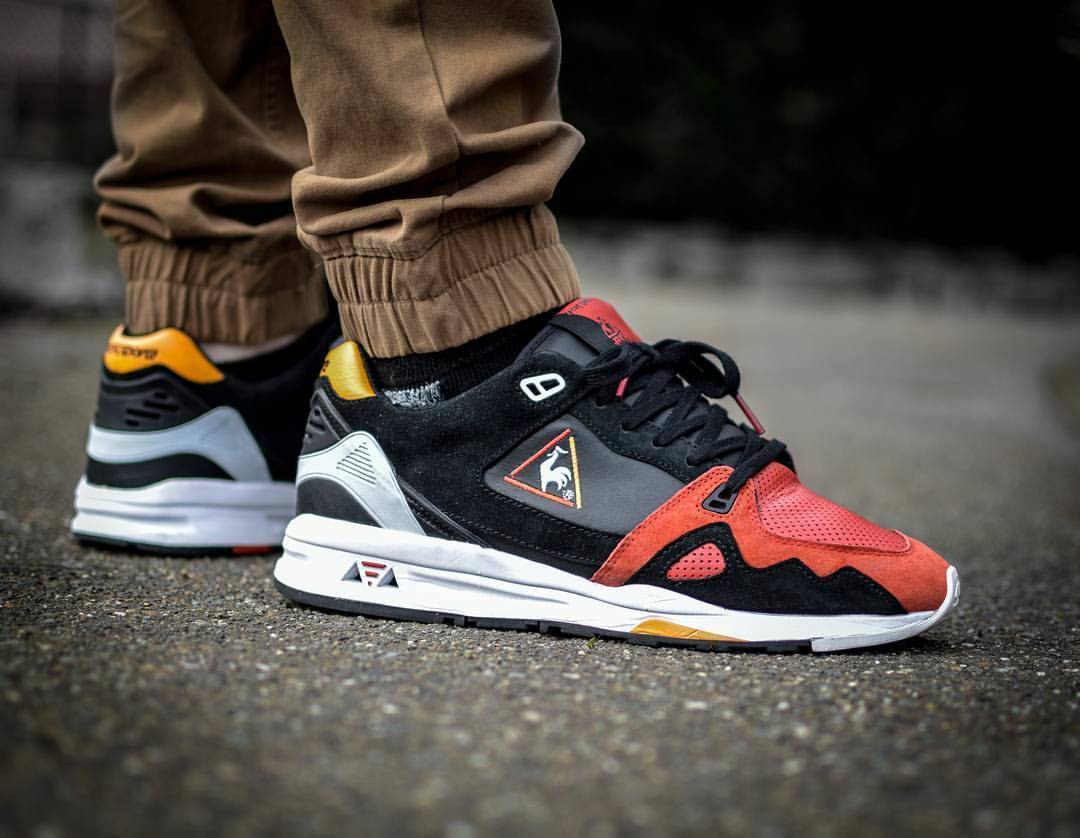 Social Le Coq Sportif R1000 "Black Swan"