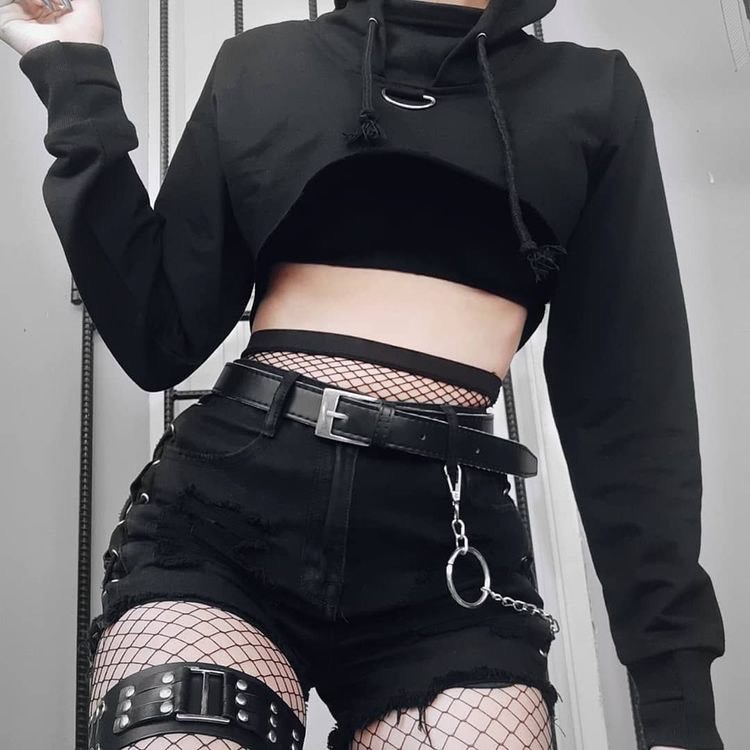 Social e-girl look