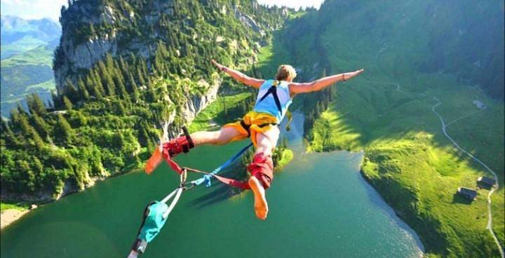 Fashion Bungee jumping 