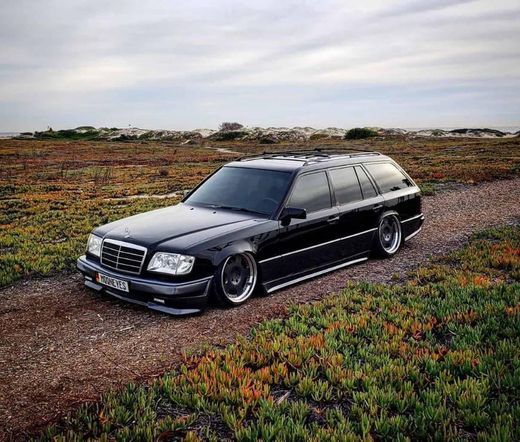 Social Mercedes-Benz S124
