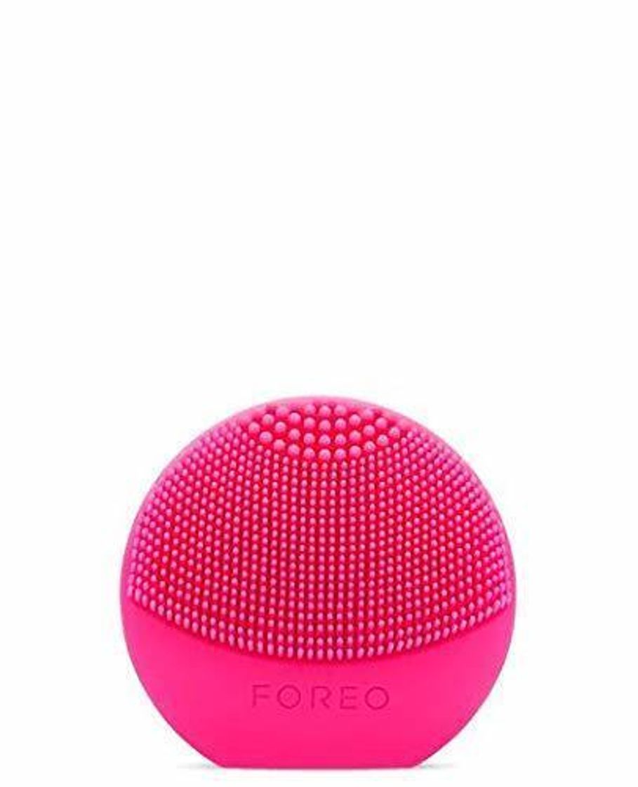 Social LUNA play plus de FOREO es el cepillo facial recargable de silicona