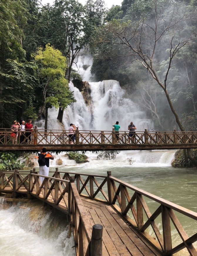 Place Kuang Si Waterfall