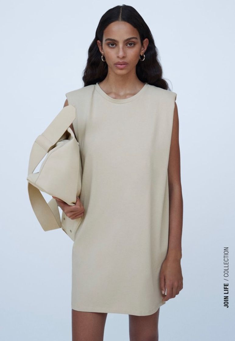 Dress with shoulder pads 