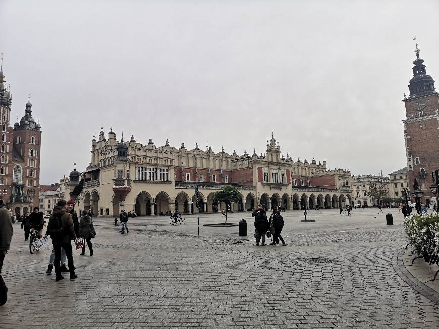 Lugar Main Square