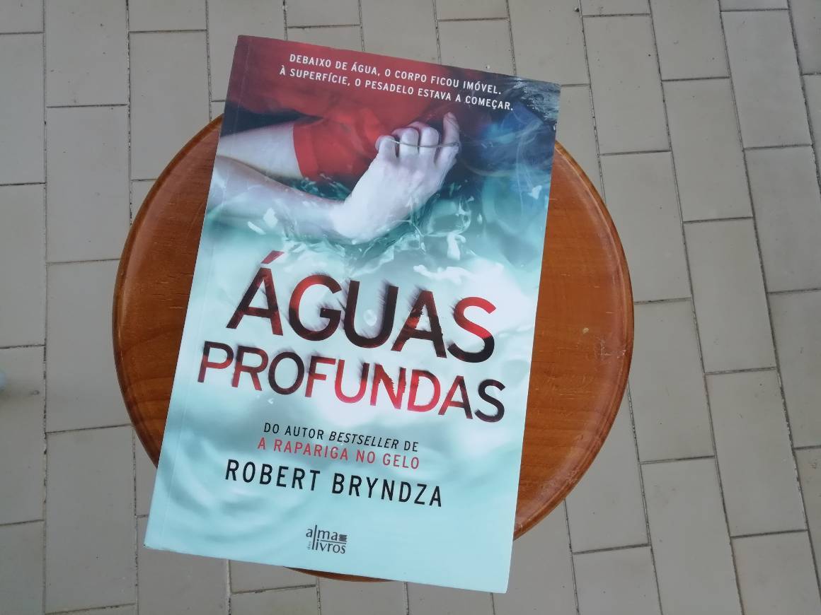 Moda Opinião "Águas Profundas" de Robert Bryndza 