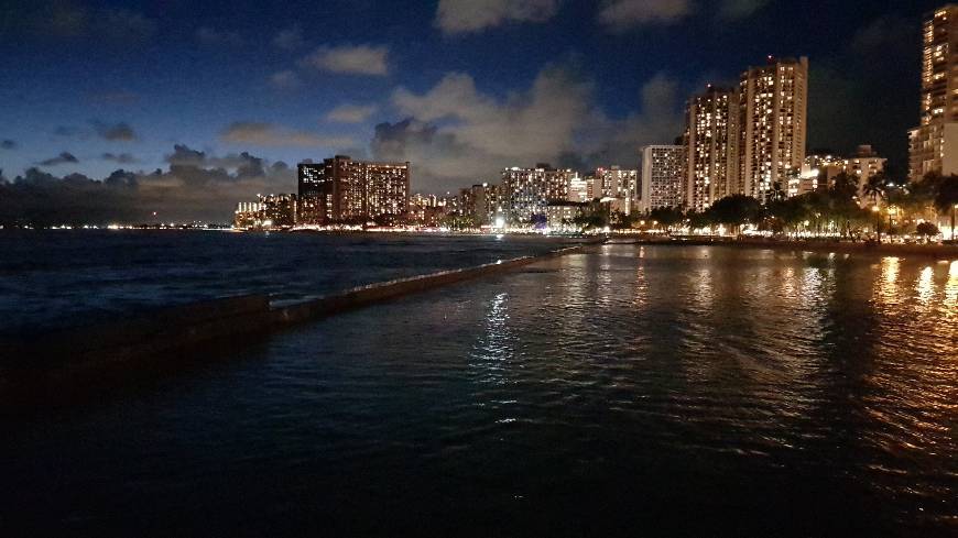 Place Kalakaua Avenue