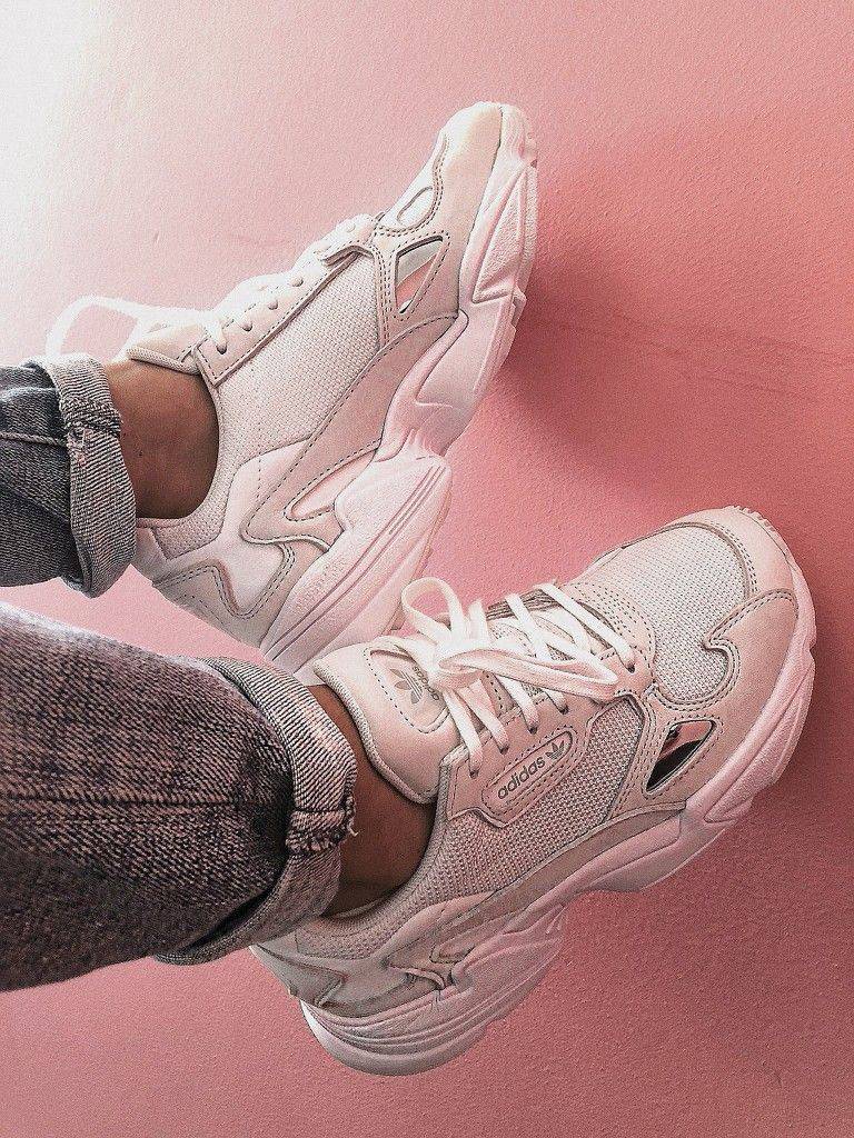 Social Adidas Falcon W