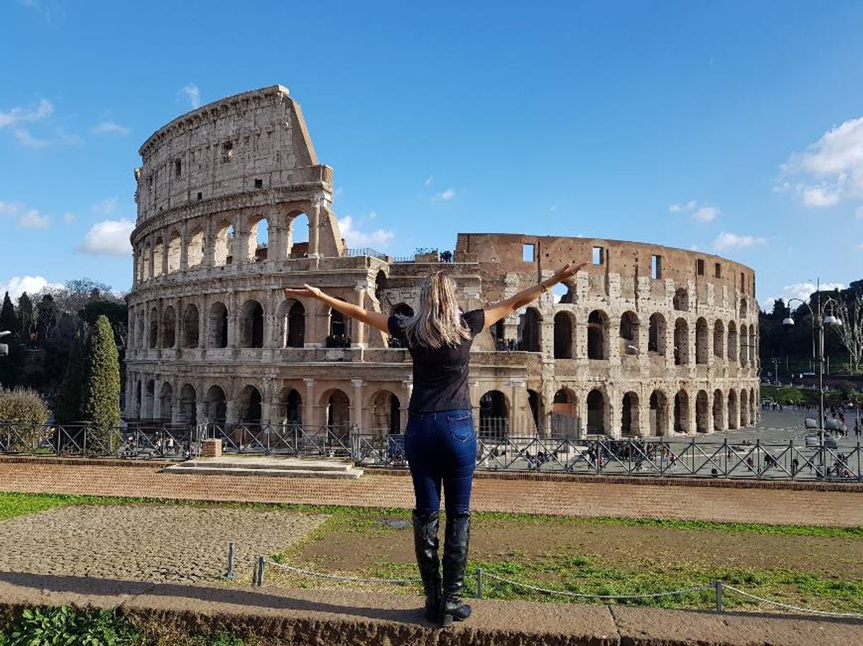 Lugar Coliseo de Roma