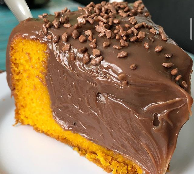 Product Bolo de cenoura com chocolate 🥕🍫