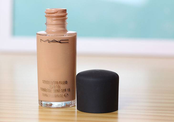 Social MAC Studio Fix fluid spf 15 foundation NC25 by M.A.C