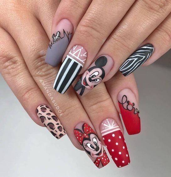 Moda Nails