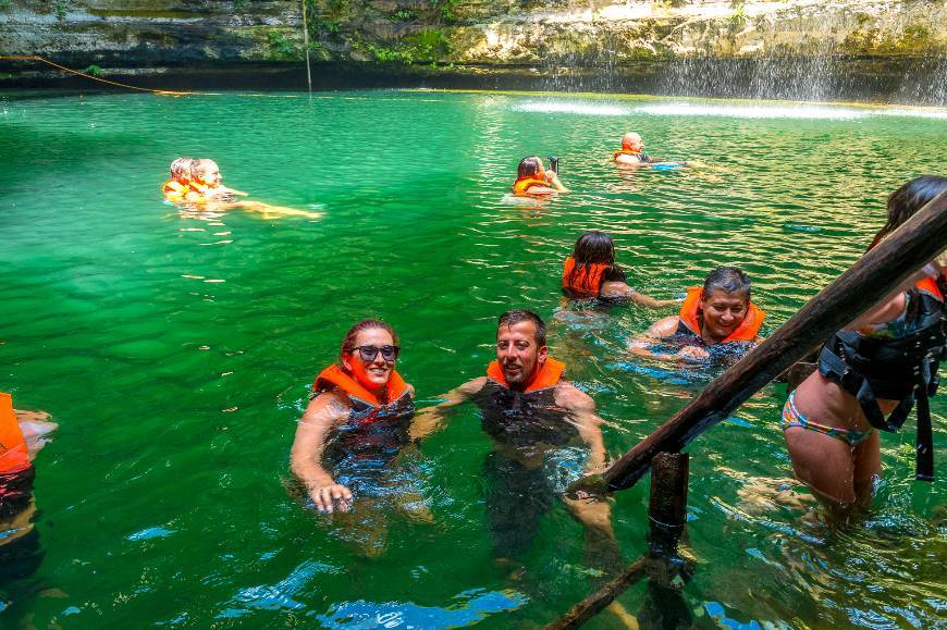 Place Cenote Ik-Kil