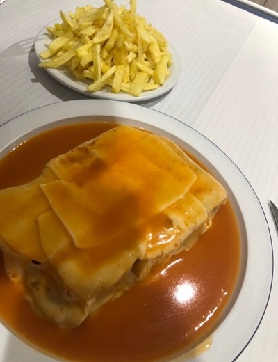 Francesinha - Restaurante Paquete 