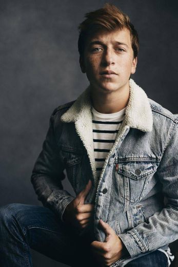 Fashion Skyler Gisondo