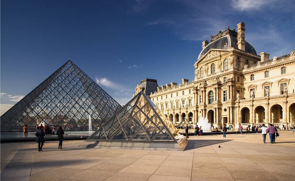 Place Museo del Louvre