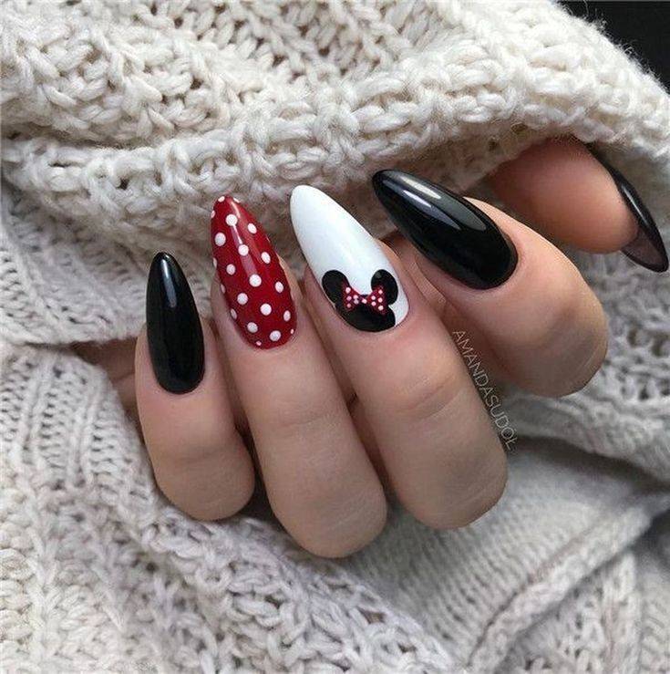 Moda Nails