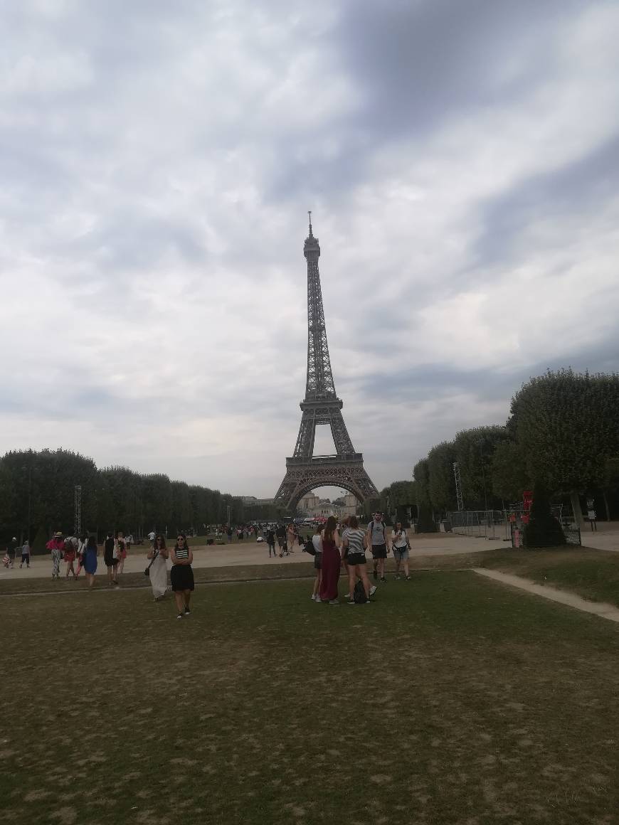 Place Torre Eiffel