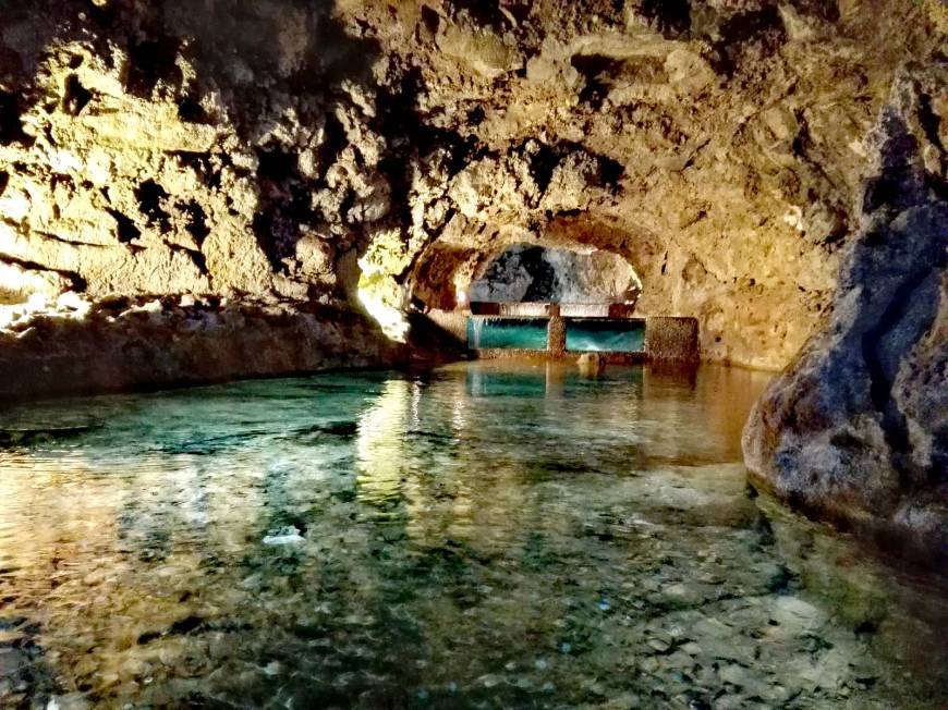 Place Grutas de São Vicente