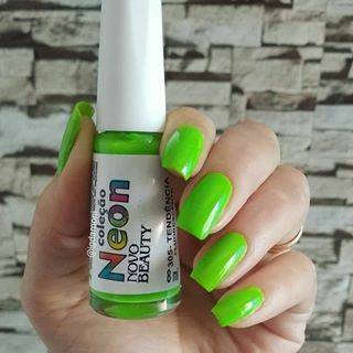 Moda esmalte verde neon