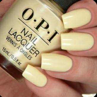 Moda Yellow nails