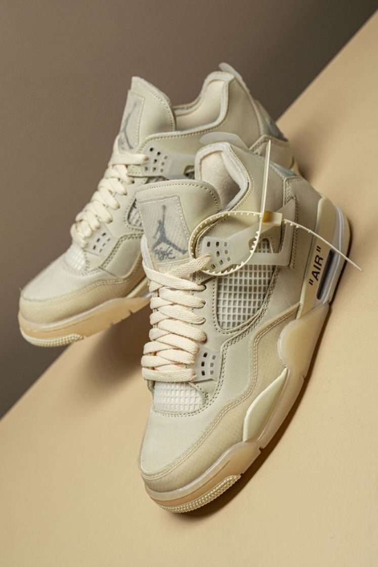 Fashion esse jordan 4 com a off white é a coisa mais linda aff😍