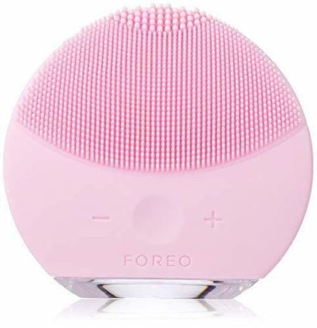 Belleza LUNA mini 2 de FOREO es el limpiador facial con modo anti-edad.