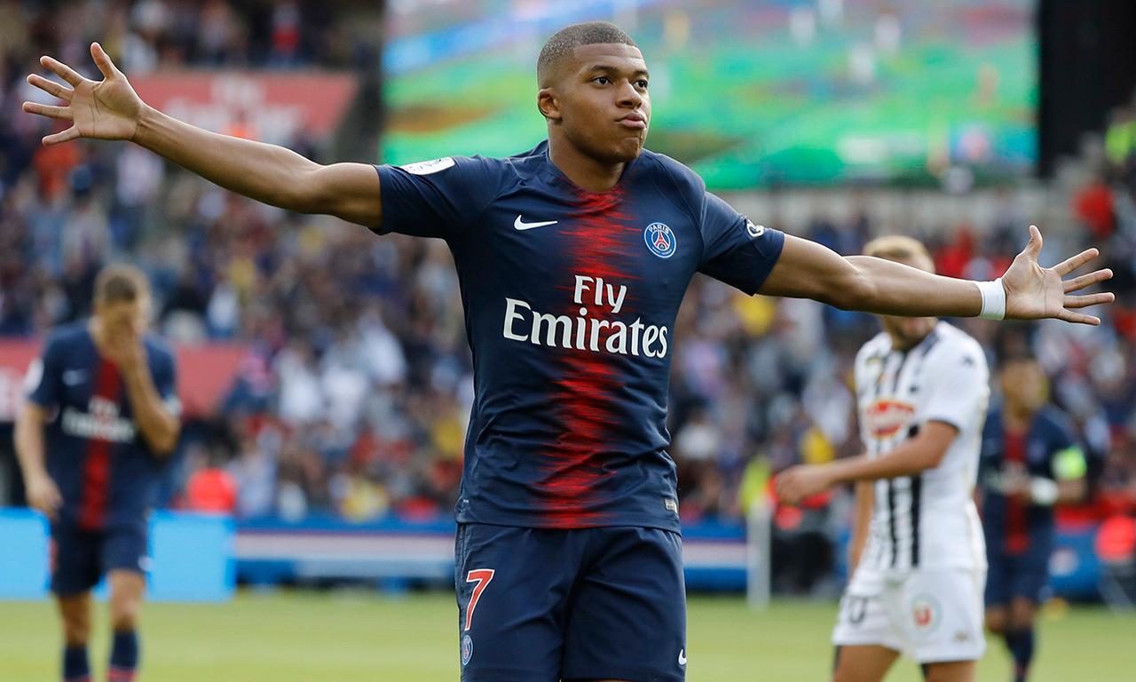 Moda FOTO: Mbappé publica imagem com lenda do futebol português ...