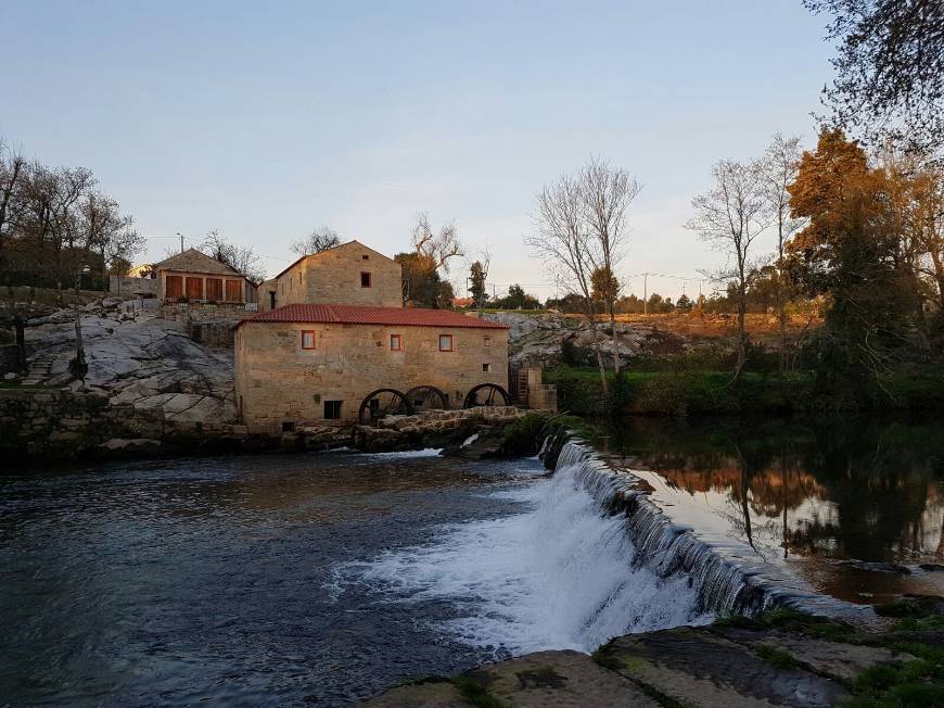 Lugares Praia fluvial das azenhas - Vilar de Mouros